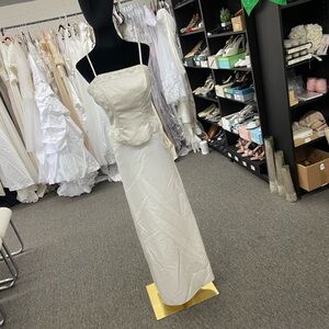 NWOT Modern Maid Dress Chic Cream Wedding Gown with Spaghetti Straps, 2pc